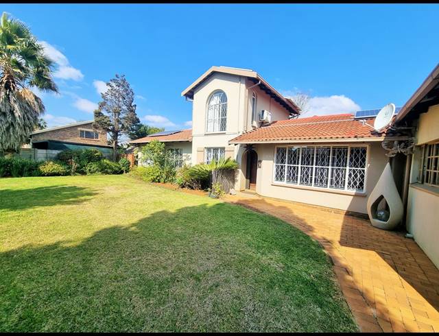 4 BEDROOM HOUSE FOR SALE IN PIERRE VAN RYNEVELD